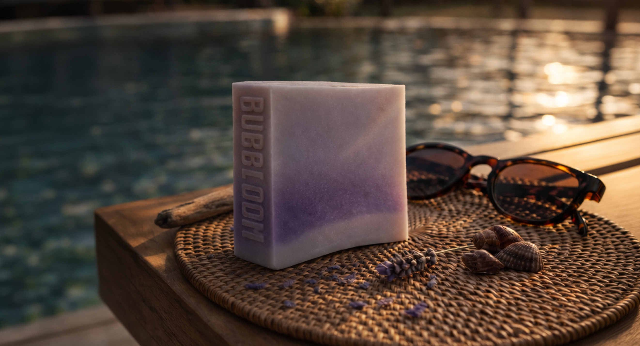 BUBBLOOM 沙灘有香實測：紫羅蘭、豆蔻、檀香，把暮色海風留在身上